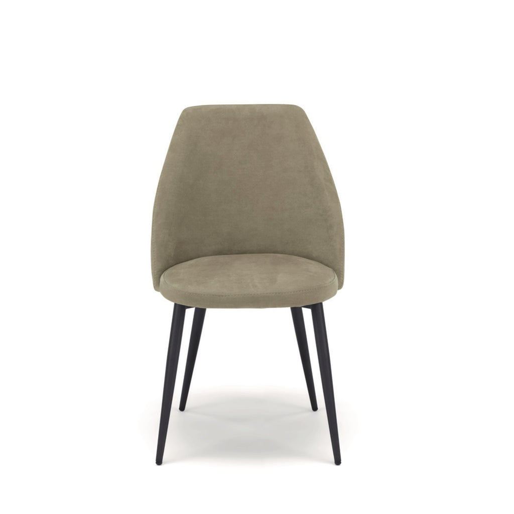 Sedia Piuma – vista frontale, sedia imbottita di design italiano personalizzabile in tessuto e colore